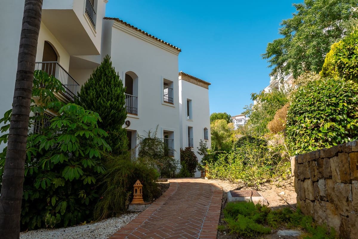 3 slaapkamer Appartement te koop in Los Arqueros met zwembad garage - € 495.000 (Ref: 9320022)