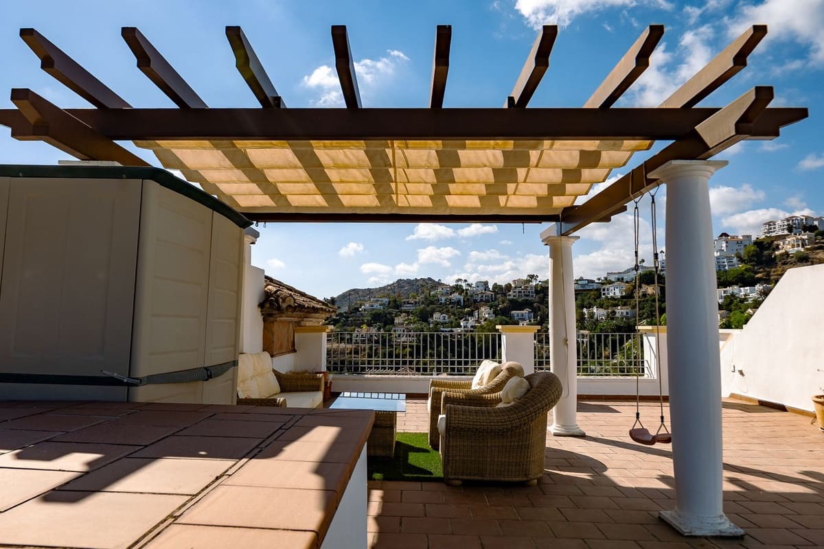 2 soverom Penthouse til salgs i Los Arqueros med svømmebasseng garasje - € 499 000 (Ref: 9325387)