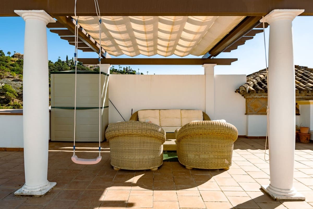 2 soverom Penthouse til salgs i Los Arqueros med svømmebasseng garasje - € 499 000 (Ref: 9325387)