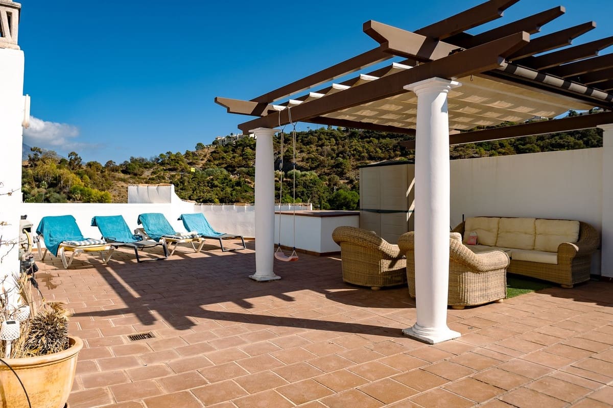 2 soverom Penthouse til salgs i Los Arqueros med svømmebasseng garasje - € 499 000 (Ref: 9325387)