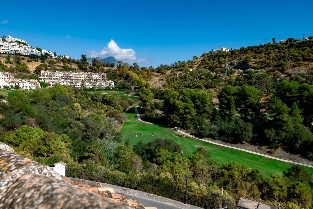 2 soverom Penthouse til salgs i Los Arqueros med svømmebasseng garasje - € 499 000 (Ref: 9325387)