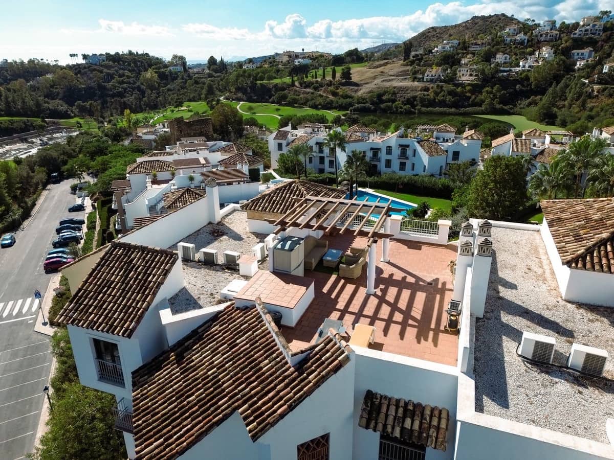 2 soverom Penthouse til salgs i Los Arqueros med svømmebasseng garasje - € 499 000 (Ref: 9325387)