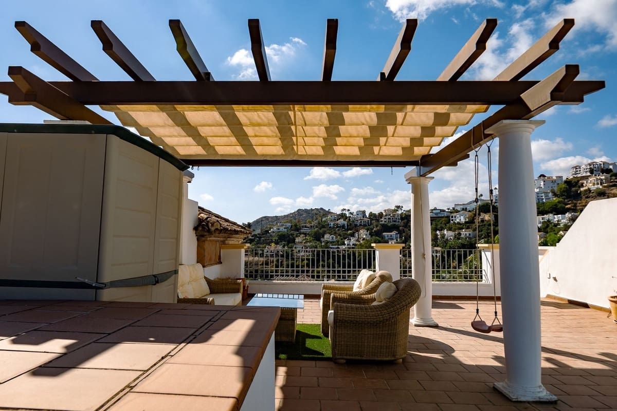 2 sovrum Takvåning till salu i Los Arqueros med pool garage - 465 000 € (Ref: 9325387)