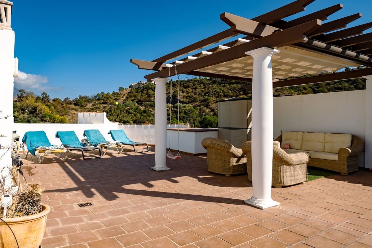 2 sovrum Takvåning till salu i Los Arqueros med pool garage - 465 000 € (Ref: 9325387)