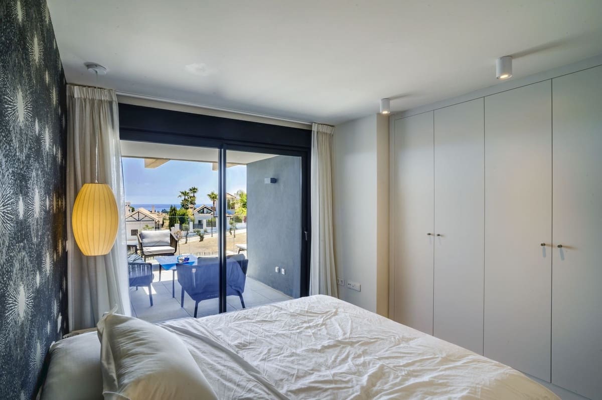 3 soverom Leilighet til salgs i Estepona med svømmebasseng garasje - € 1 400 (Ref: 9332699)