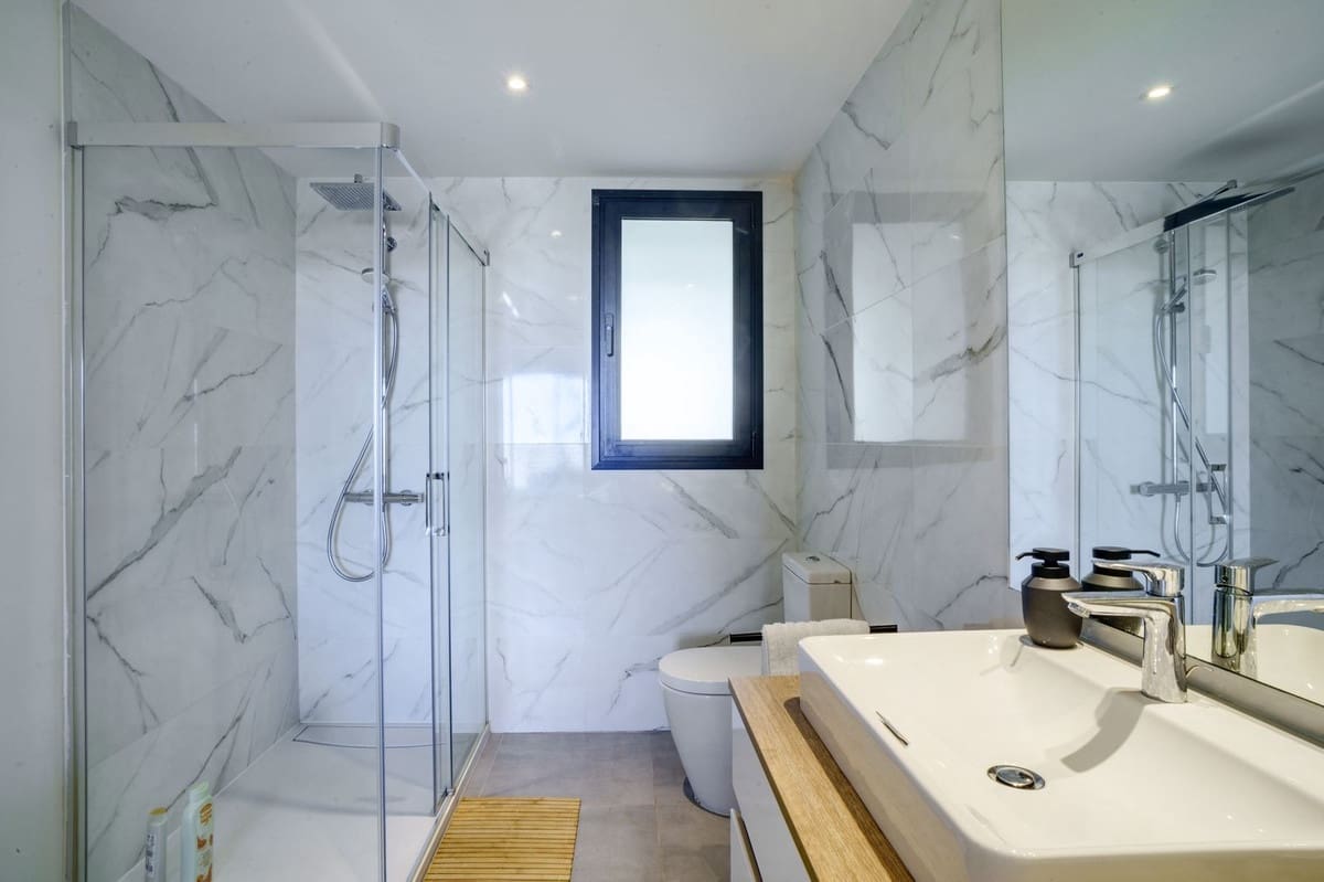 3 soverom Leilighet til salgs i Estepona med svømmebasseng garasje - € 1 400 (Ref: 9332699)