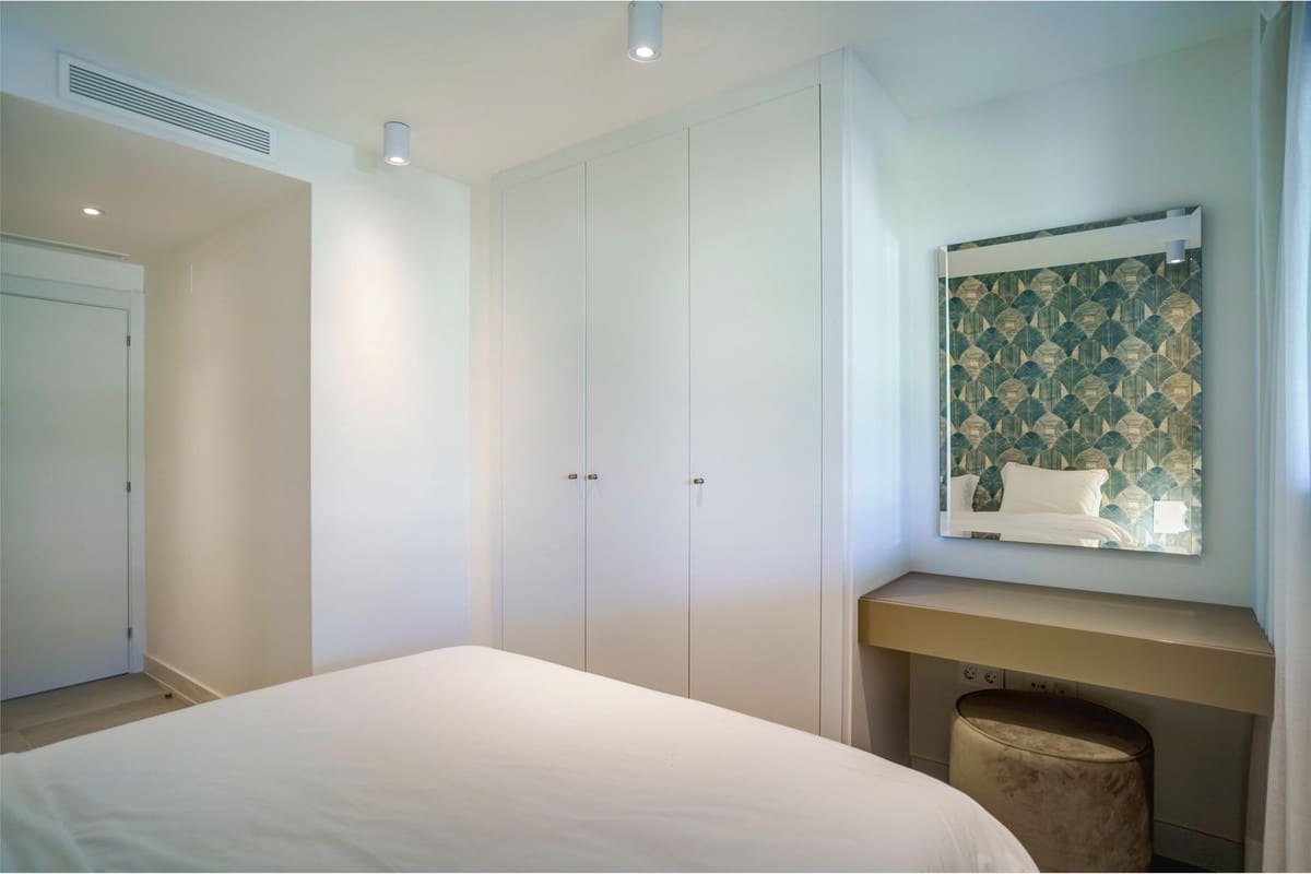 3 soverom Leilighet til salgs i Estepona med svømmebasseng garasje - € 1 400 (Ref: 9332699)