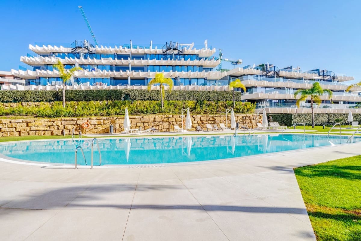 3 soverom Leilighet til salgs i Estepona med svømmebasseng garasje - € 1 400 (Ref: 9332699)