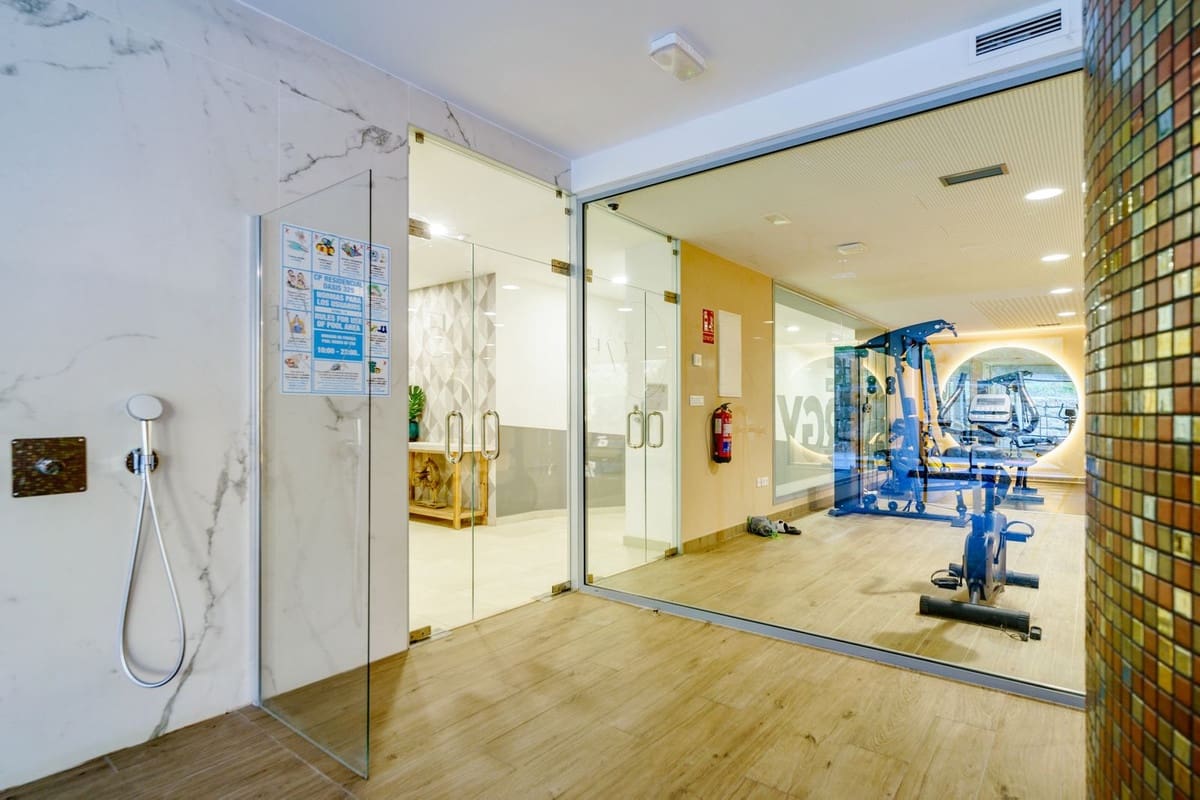 3 soverom Leilighet til salgs i Estepona med svømmebasseng garasje - € 1 400 (Ref: 9332699)