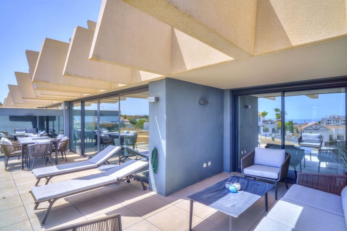 3 soverom Leilighet til salgs i Estepona med svømmebasseng garasje - € 1 400 (Ref: 9332699)