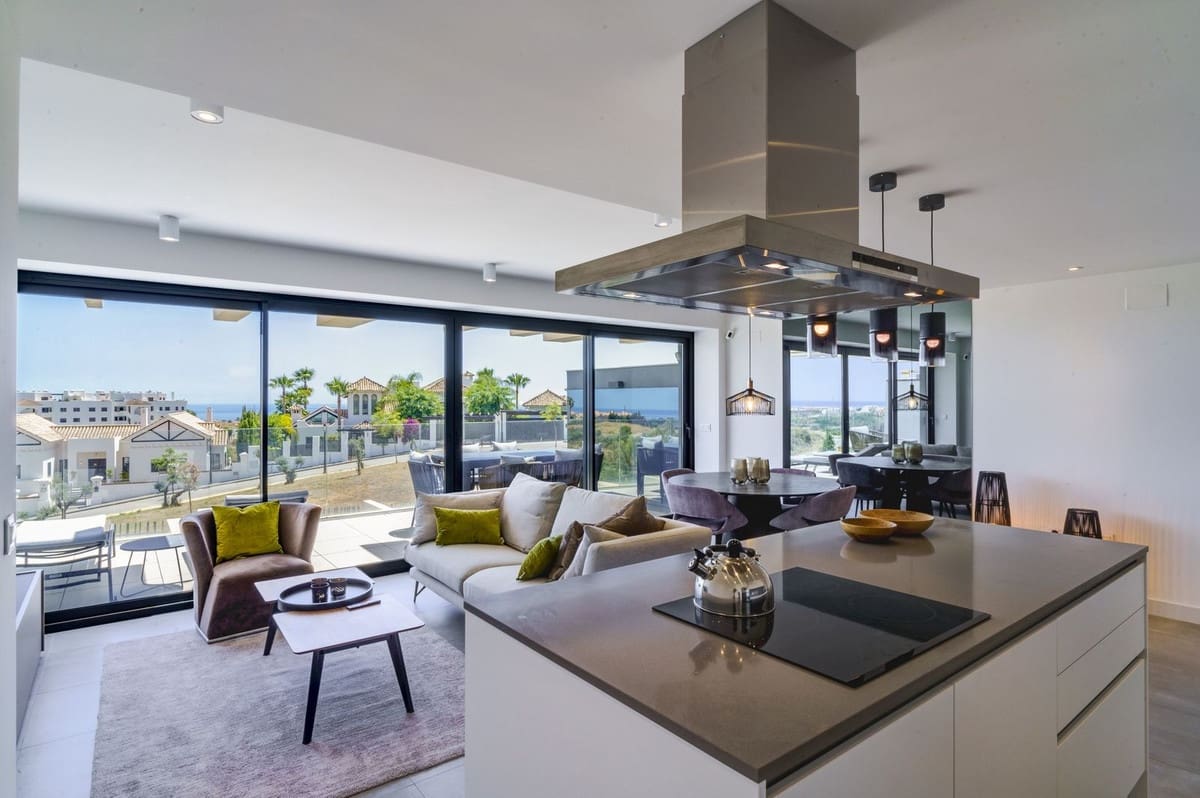 3 soverom Leilighet til salgs i Estepona med svømmebasseng garasje - € 1 400 (Ref: 9332699)