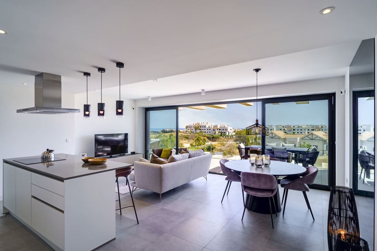 3 soverom Leilighet til salgs i Estepona med svømmebasseng garasje - € 1 400 (Ref: 9332699)