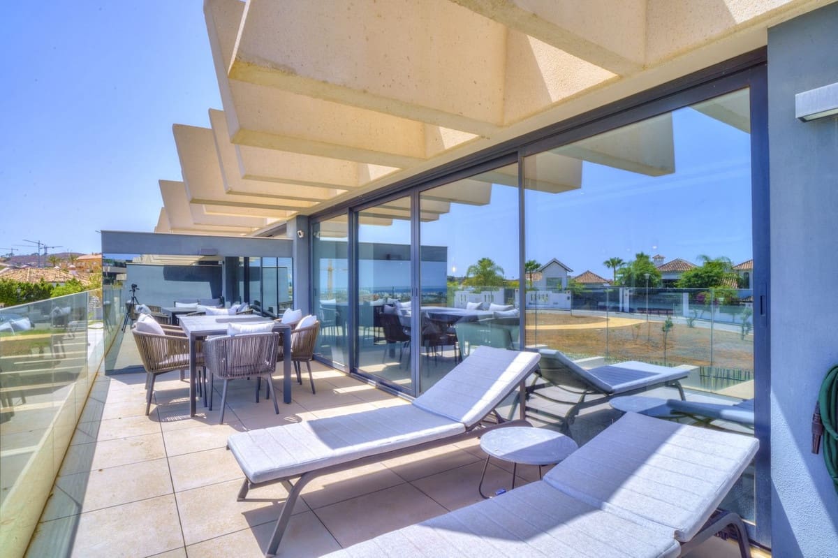 3 soverom Leilighet til salgs i Estepona med svømmebasseng garasje - € 1 400 (Ref: 9332699)