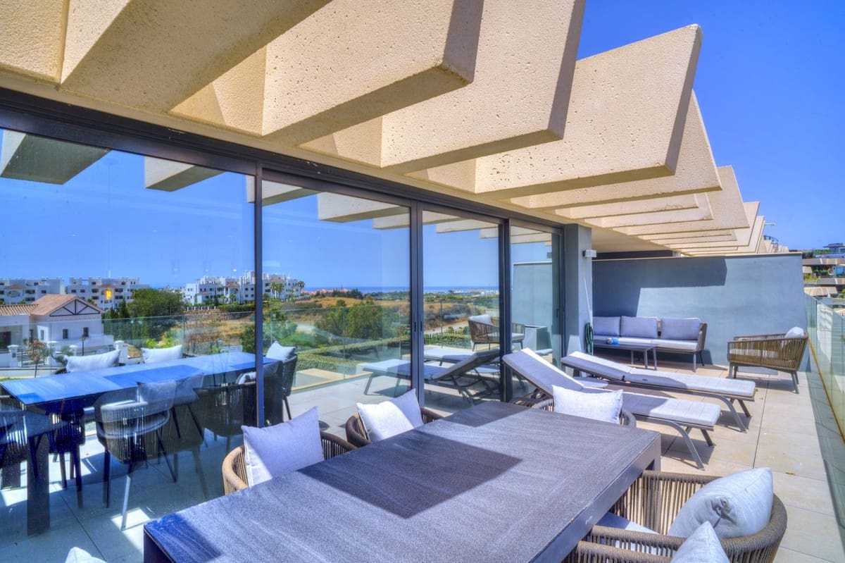 3 soverom Leilighet til salgs i Estepona med svømmebasseng garasje - € 1 400 (Ref: 9332699)