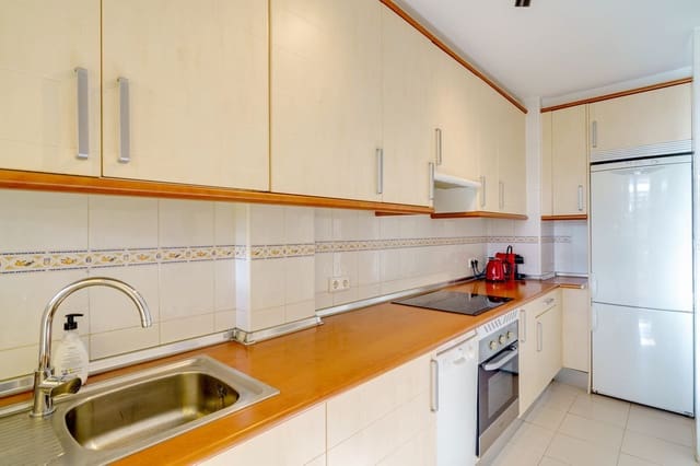 Apartamento de 3 habitaciones en La Cala de Mijas, Mijas en alquiler vacacional con piscina garaje - 980 € (Ref: 9332700)