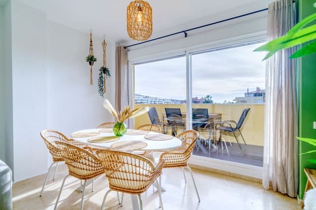 Apartamento de 3 habitaciones en La Cala de Mijas, Mijas en alquiler vacacional con piscina garaje - 980 € (Ref: 9332700)