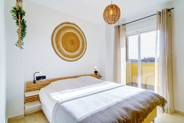 Apartamento de 3 habitaciones en La Cala de Mijas, Mijas en alquiler vacacional con piscina garaje - 980 € (Ref: 9332700)