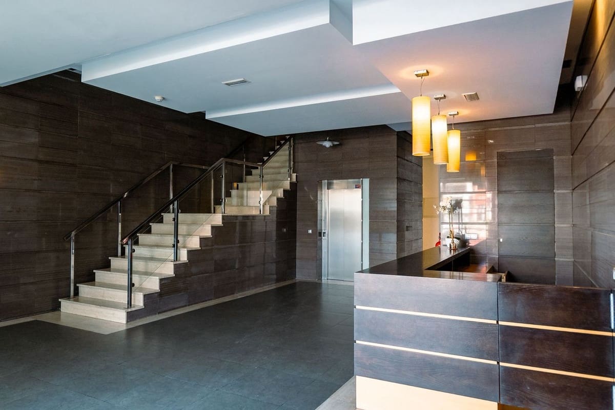 Office for rent in Bel-Air with garage - € 2,200 (Ref: 9335528)