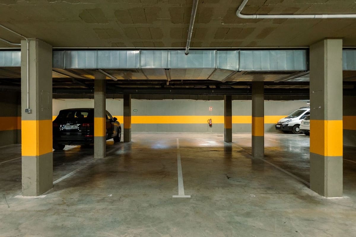 Office for rent in Bel-Air with garage - € 2,200 (Ref: 9335528)