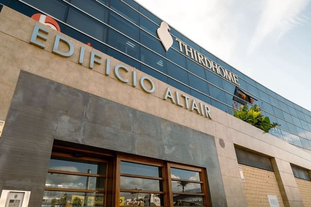 Office for rent in Estepona with garage - € 1,800 (Ref: 9336881)