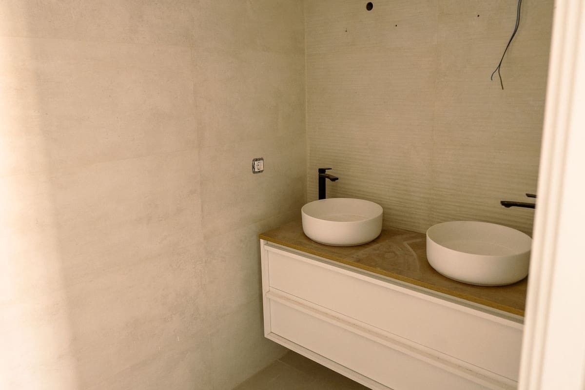 2 bedroom Apartment for sale in Estepona with pool garage - € 565,000 (Ref: 9357808)