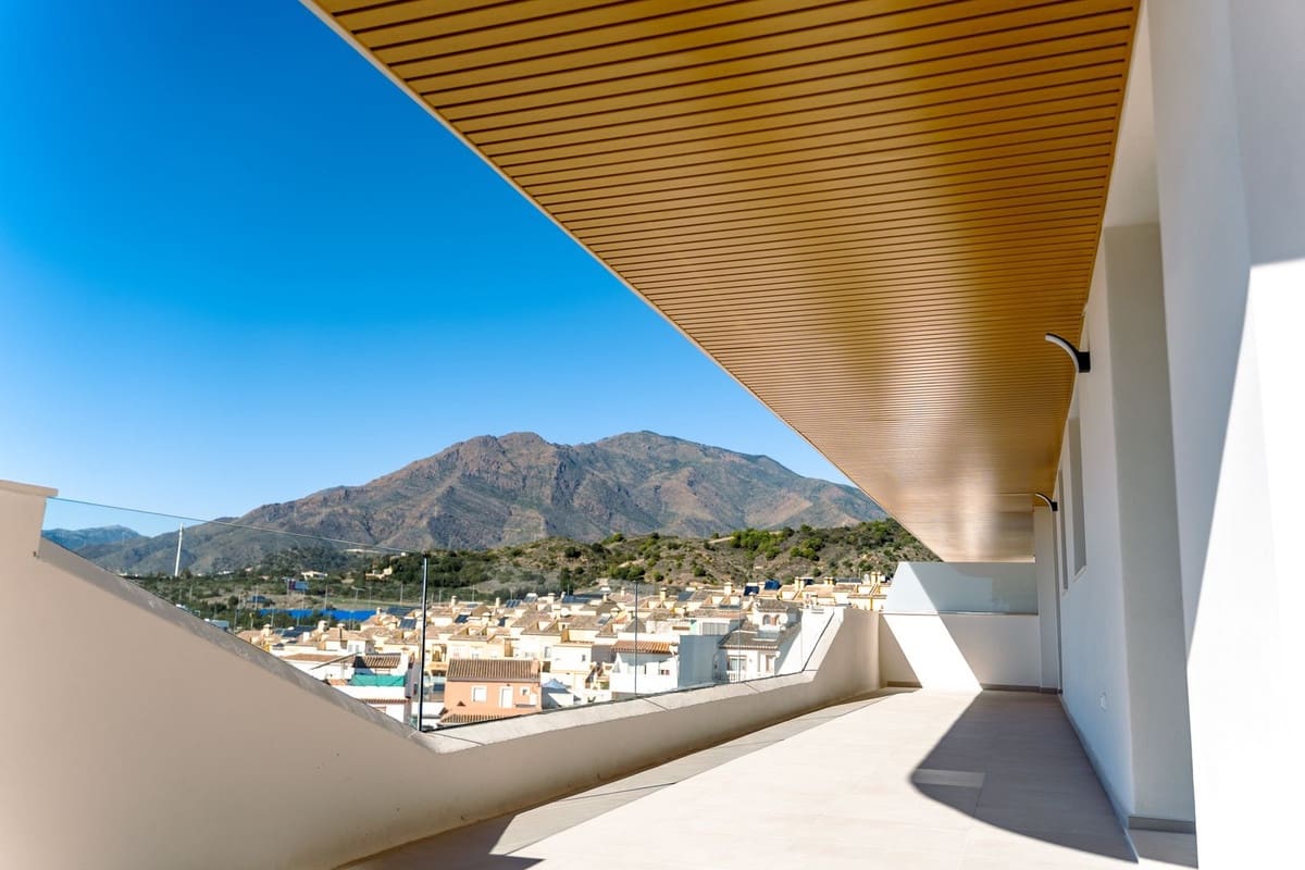 2 bedroom Apartment for sale in Estepona with pool garage - € 489,000 (Ref: 9357809)