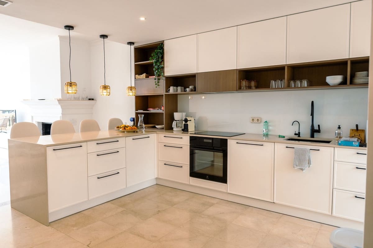 3 bedroom Semi-detached Villa for rent in Elviria with pool garage - € 4,250 (Ref: 9378423)