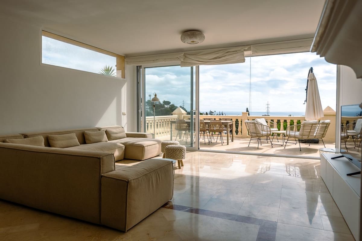 3 bedroom Semi-detached Villa for rent in Elviria with pool garage - € 4,250 (Ref: 9378423)