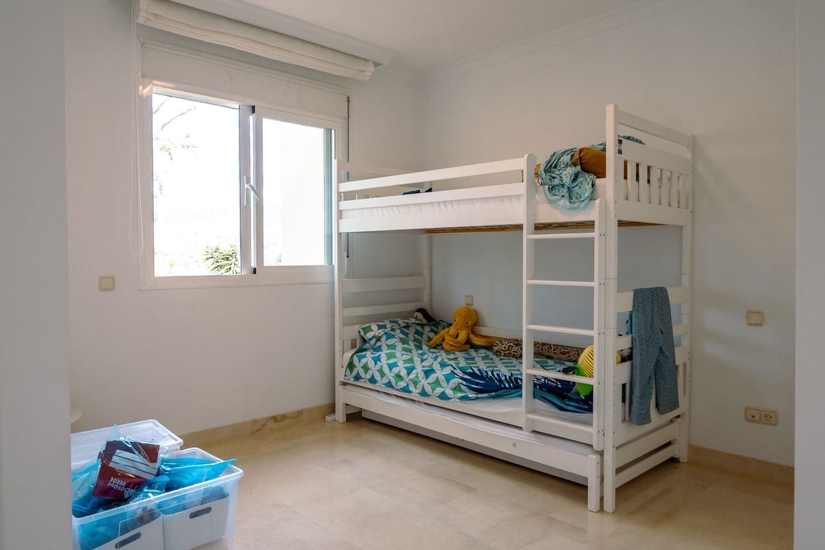 3 bedroom Semi-detached Villa for rent in Elviria with pool garage - € 4,250 (Ref: 9378423)