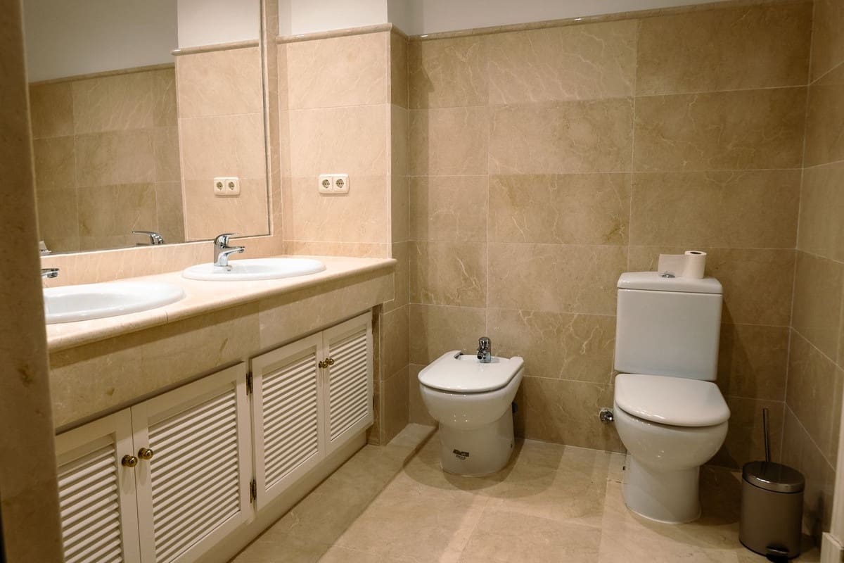 3 bedroom Semi-detached Villa for rent in Elviria with pool garage - € 4,250 (Ref: 9378423)