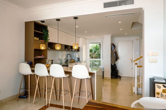 3 camera da letto Villetta Bifamiliare da affittare in Elviria, Marbella con piscina garage - 4.250 € (Rif: 9378423)