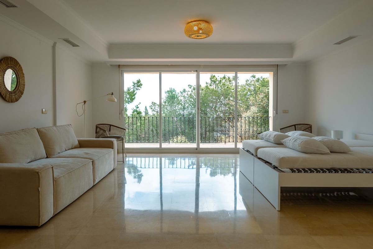 3 bedroom Semi-detached Villa for rent in Elviria with pool garage - € 4,250 (Ref: 9378423)