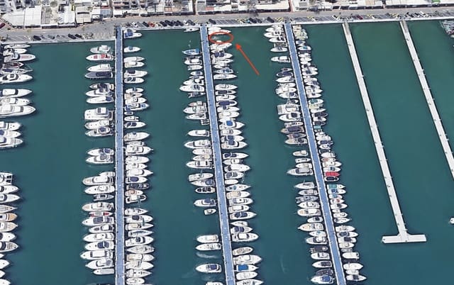 Commercial for sale in Puerto Banus, Marbella - € 150,000 (Ref: 9379576)