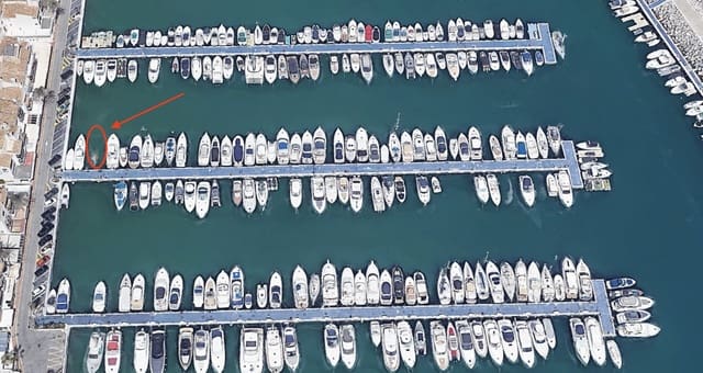 Commercial for sale in Puerto Banus, Marbella - € 150,000 (Ref: 9379576)