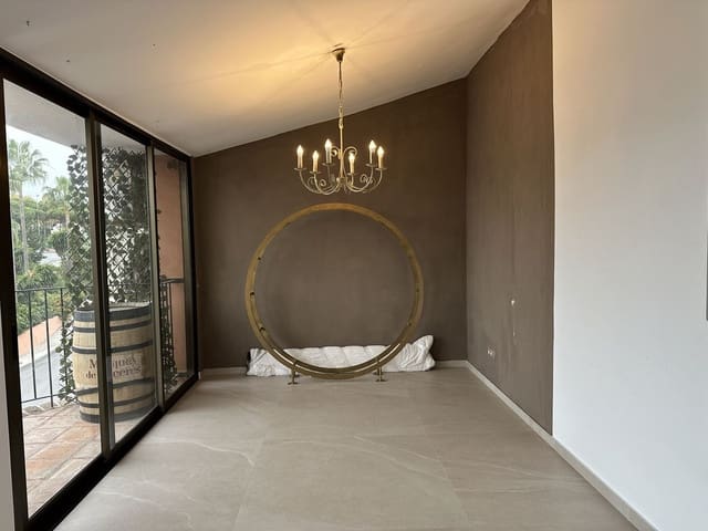 Kaupallinen vuokrattavana paikassa Calahonda, Mijas - 1 250 € (Ref: 9379876)