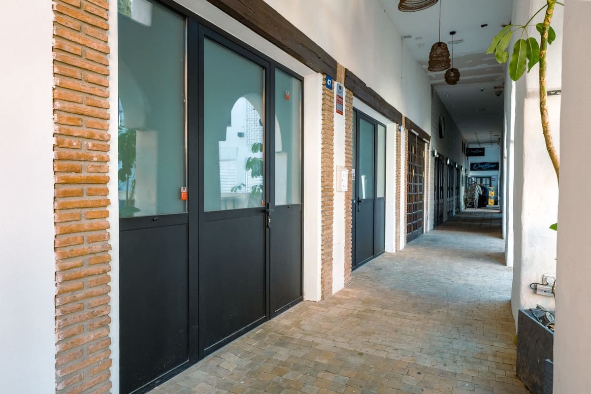 Commercieel te huur in Calahonda met garage - € 1.250 (Ref: 9379876)