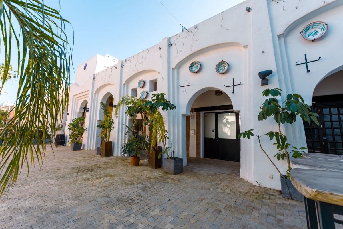 Commercieel te huur in Calahonda met garage - € 1.250 (Ref: 9379876)