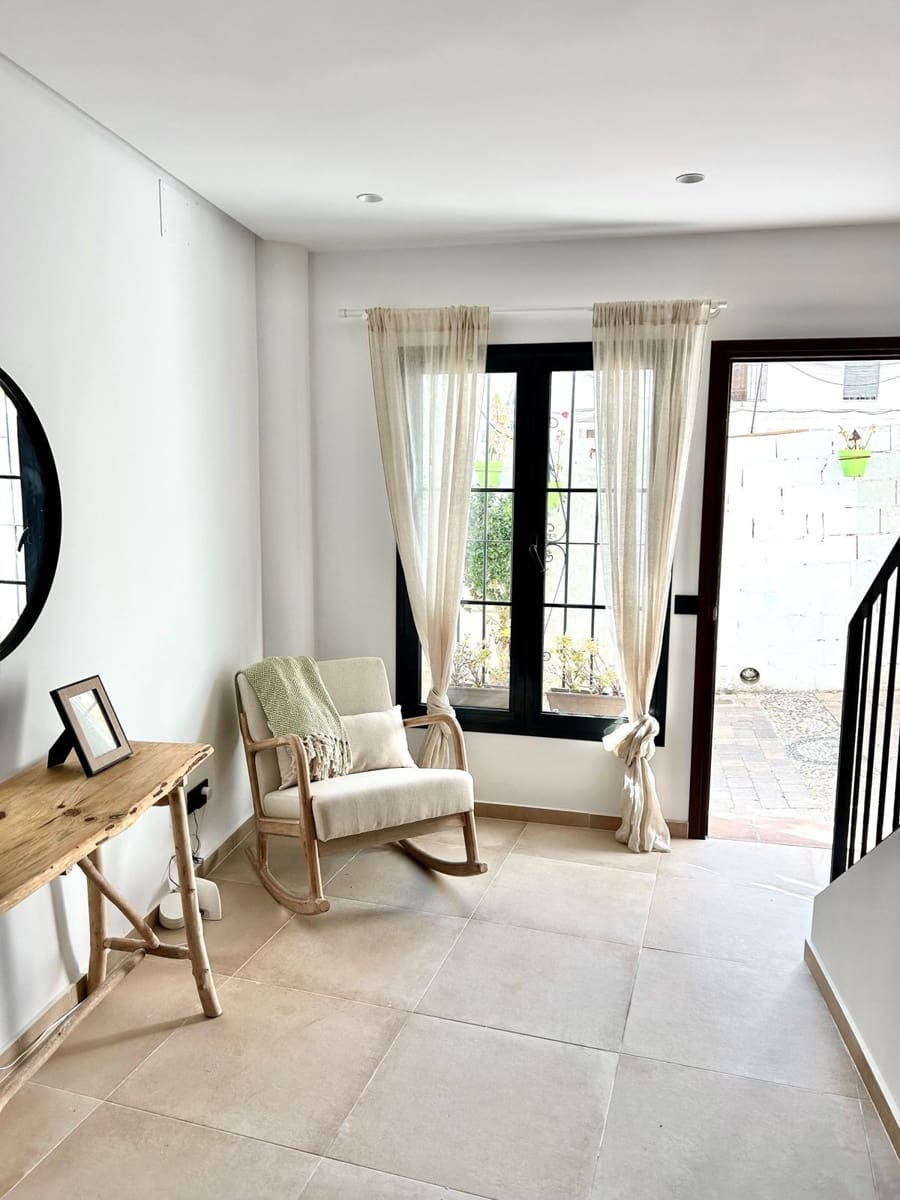 3 slaapkamer Huis te huur in Estepona - € 7.200 (Ref: 9405923)