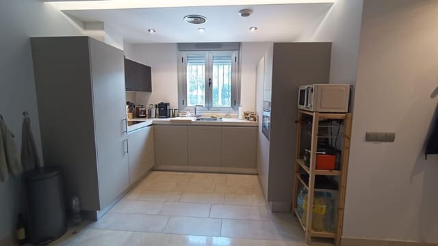 3 quarto Apartamento para arrendar em La Mairena, Ojen com piscina garagem - 2 500 € (Ref: 9432393)