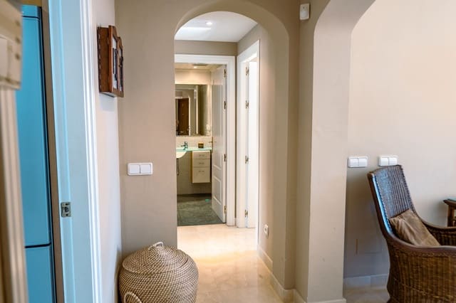 Ático de 2 habitaciones en Los Arqueros, Benahavís en venta con garaje - 395.000 € (Ref: 9447086)