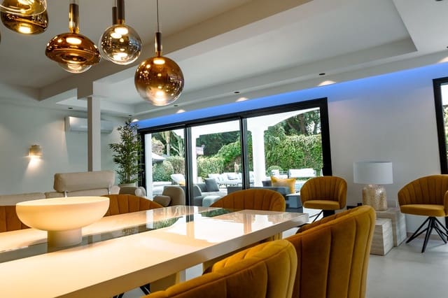 Villa/Maison de 5 chambres à louer à El Paraiso, Estepona - 13 000 € (Ref: 9468668)