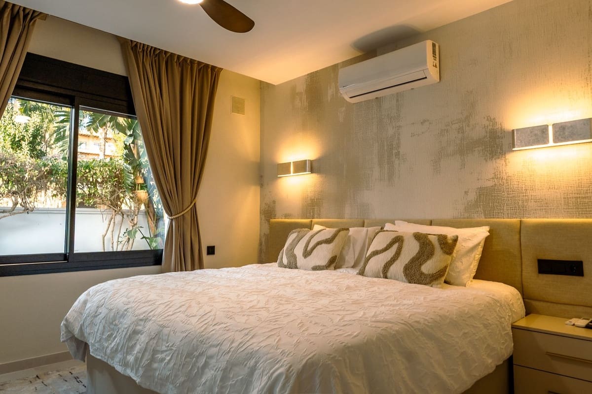 Villa/Maison de 5 chambres à louer à El Paraiso - 13 000 € (Ref: 9468668)