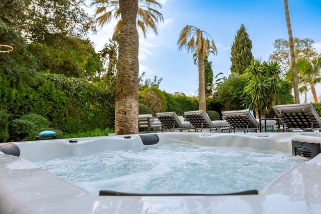 Villa/Maison de 5 chambres à louer à El Paraiso, Estepona - 13 000 € (Ref: 9468668)