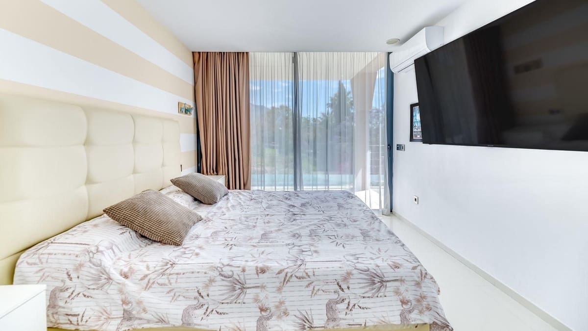 Chalet de 5 habitaciones en Nueva Andalucia en venta con piscina garaje - 3.350.000 € (Ref: 9470708)