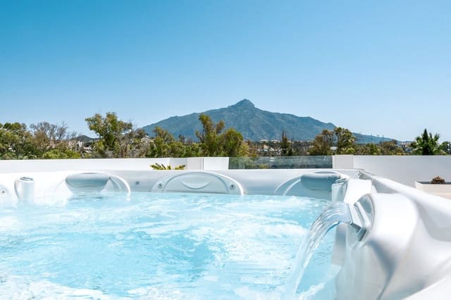 5 soveværelse Villa til leje i Nueva Andalucia, Marbella med swimmingpool garage - € 15.000 (Ref: 9470709)