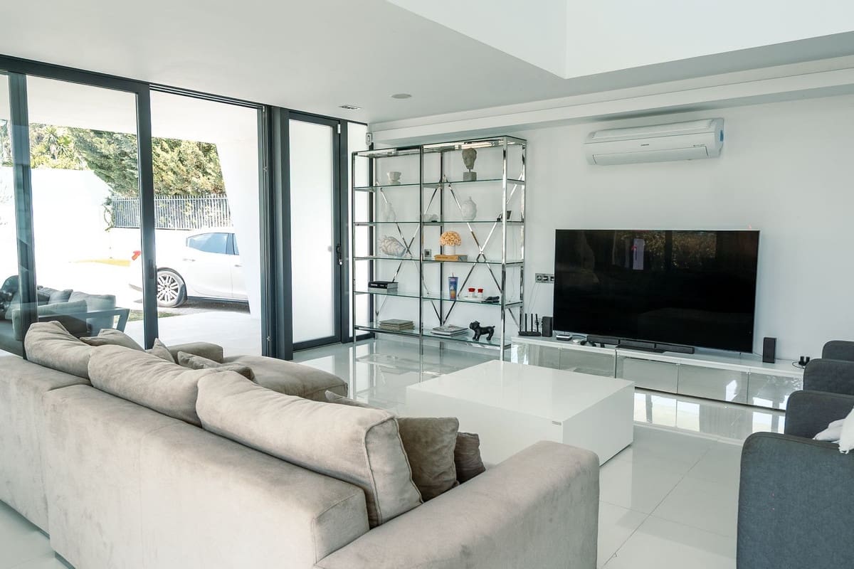 Chalet de 5 habitaciones en Nueva Andalucia en alquiler con piscina garaje - 12.000 € (Ref: 9470709)