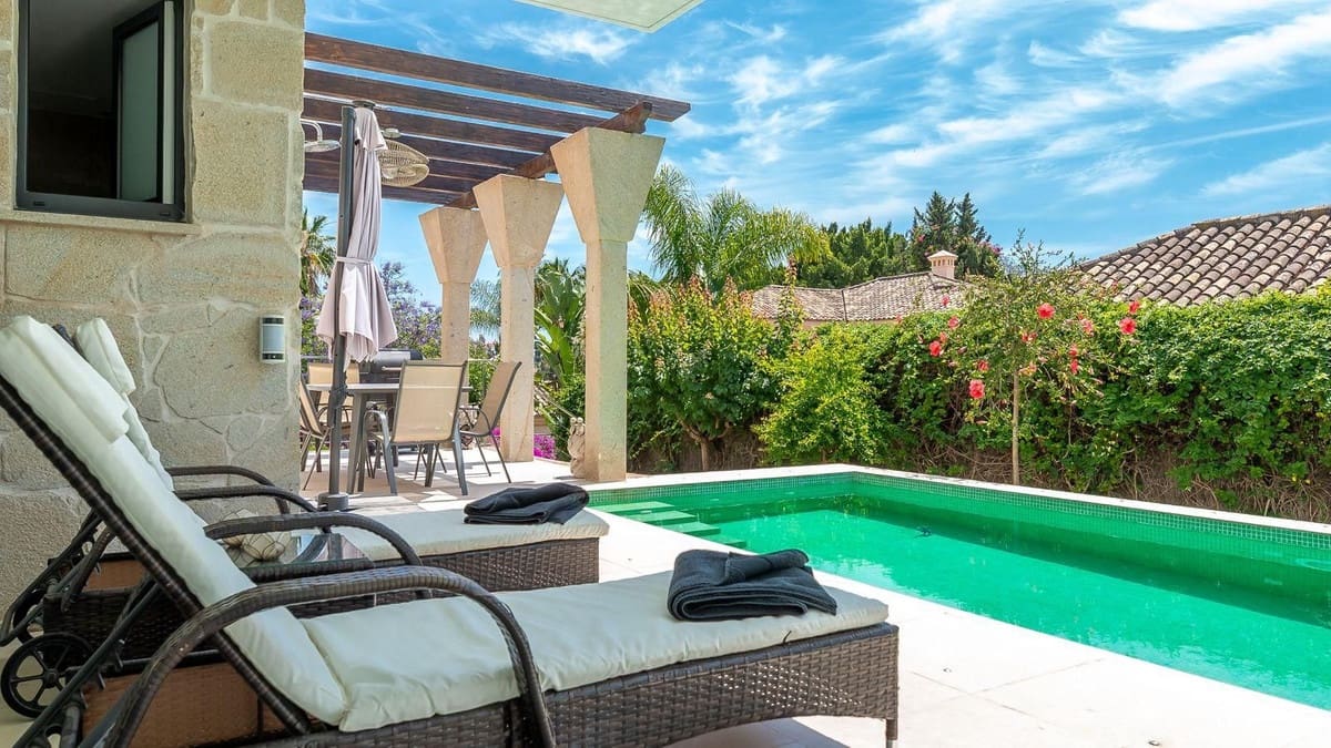Chalet de 5 habitaciones en Nueva Andalucia en alquiler con piscina garaje - 12.000 € (Ref: 9470709)