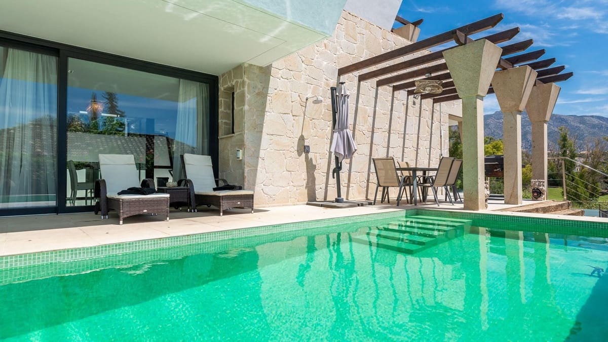 5 quarto Moradia para arrendamento para férias em Nueva Andalucia com piscina Garagem - 8 500 € (Ref: 9470710)