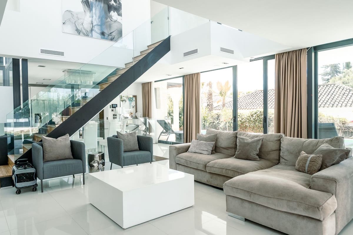 5 quarto Moradia para arrendamento para férias em Nueva Andalucia com piscina Garagem - 8 500 € (Ref: 9470710)