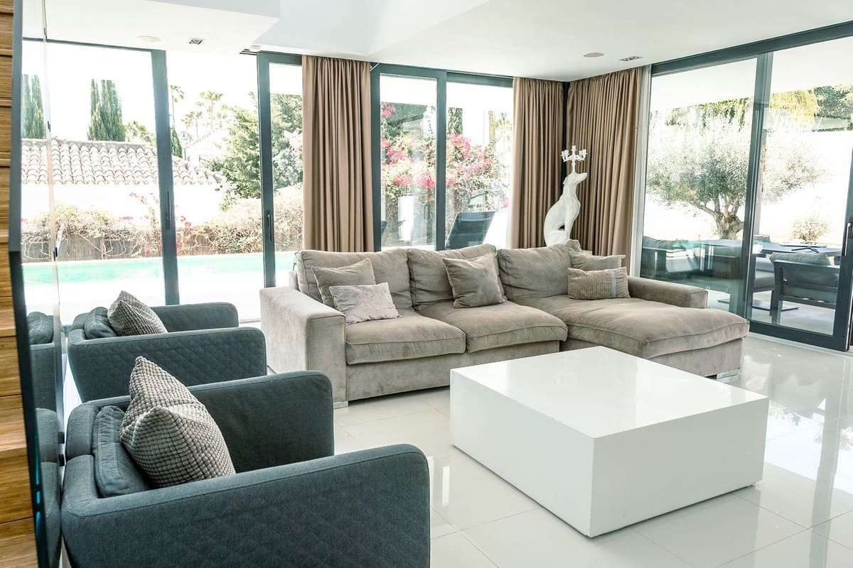 5 quarto Moradia para arrendamento para férias em Nueva Andalucia com piscina Garagem - 8 500 € (Ref: 9470710)